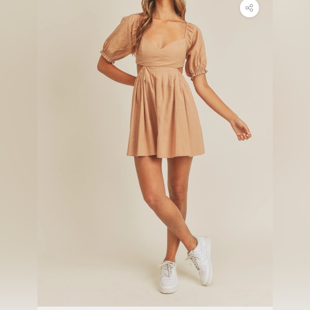 Mable Aliyah Cut Out Mini Dress Sweetheart Neck Short Puff Sleeve Beige Size S